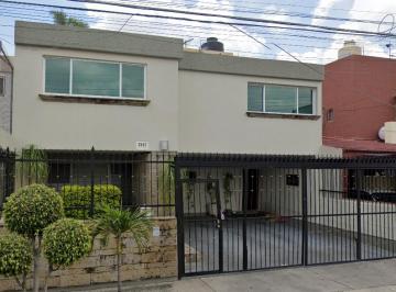 Casa de 5 habitaciones, Guadalajara · ¡Casa en Venta! Calle Litoral, Col. Bosques de La Victoria, Guadalajara. Gran Oportunidad!