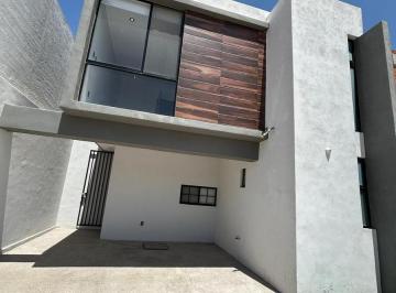 Casa · 190m² · 4 Recámaras · 2 Estacionamientos · Casa - Villa de Pozos