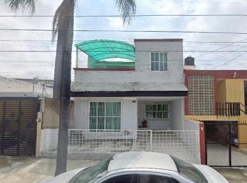 Casa de 3 habitaciones, Guadalajara · Casa en Venta! C. Montes Celestes, Col. Independencia, Guadalajara. Gran Oportunidad!