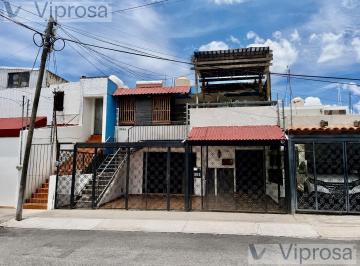 Bodega comercial · 4 Recámaras · 2 Estacionamientos · Casa en Venta Prados Vallarta