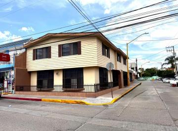 Casa de 4 habitaciones, Aguascalientes · Cz - Casa en Renta, en Esquina de Santa Elena, Ideal Para Oficinas