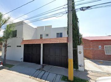 Casa de 4 habitaciones, León · Casa en Venta! Av Oxigeno, Col. El Condado Plus, Guanajuato. Gran Oportunidad!
