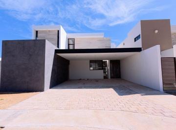 Casa de 4 habitaciones, Mérida · Casa en Venta en Cholul, Mérida