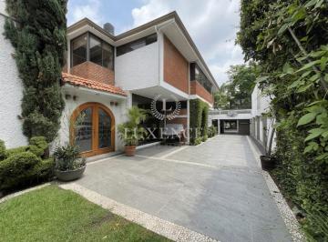 Casa · 400m² · 4 Recámaras · 6 Estacionamientos · Casa en Venta en Toriello Guerra