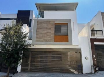 Casa · 300m² · 3 Recámaras · 2 Estacionamientos · Casa en Venta en Puerta de Hierro Cumbres Mty, N. L.