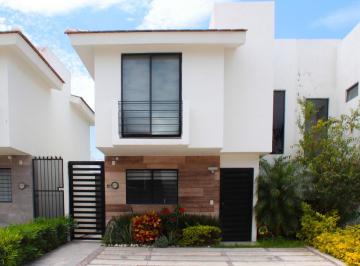 Casa · 114m² · 3 Recámaras · 2 Estacionamientos · ? Casa en Venta en Cortijo San Agustín | Casa Club con Alberca