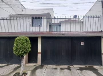 Casa · 290m² · 3 Recámaras · 3 Estacionamientos · Casa en Venta, Moderna, 3 Recamaras