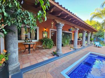 d9bad34c5e5eb9fd16c9b6e466f5a1965ddff9a86fcb02cc0042f1d2ec2251e8 · Impecable Casa Tipo Colonial C/ Alberca Venta en Jurica, Querétaro.