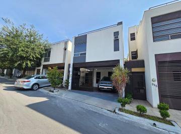Casa · 215m² · 3 Recámaras · 2 Estacionamientos · Casa en Venta en Cerradas de Cumbres