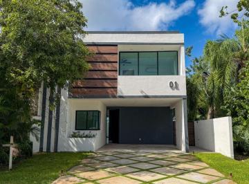 Casa de 3 habitaciones, Mérida · Casa en Venta en Privada Parque Central en Cholul en Mérida Yucatán