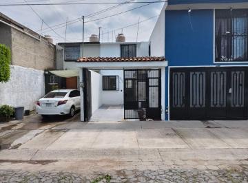 Casa de 2 habitaciones, Zapopan · Casa en Venta Remodelada Cerca de Real Center
