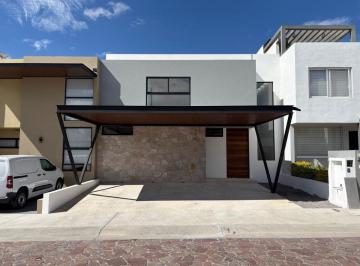Casa en condominio de 4 habitaciones, Corregidora · Casa en Venta en Cañadas del Lago 4 Habitaciones con Baño y Vestidor