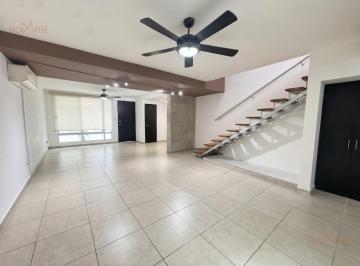 Casa · 212m² · 3 Recámaras · 2 Estacionamientos · Casa de 3 Recámaras | Col. Villa Rica