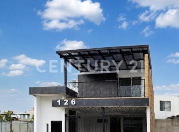 Casa · 198m² · 3 Recámaras · 2 Estacionamientos · Casa en Venta Calzada Navarra 126 Álcazar, Jesús María