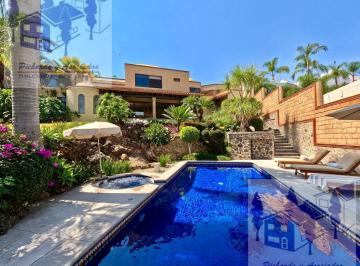 Casa · 671m² · 5 Recámaras · 6 Estacionamientos · Casa en Venta en El Fraccionamiento Sumiya, Jiutepec