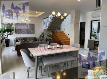 Casa · 239m² · 3 Recámaras · 4 Estacionamientos · Casa en Venta en Cuernavaca, Fraccionamiento con Vigilancia