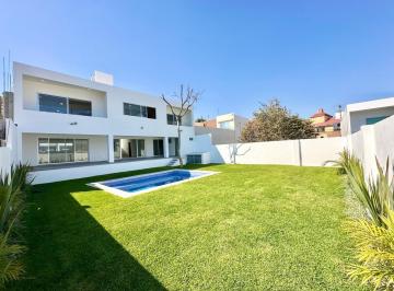 Casa · 400m² · 5 Recámaras · 3 Estacionamientos · Casa - Fraccionamiento Burgos Bugambilias