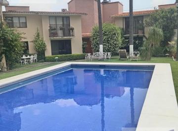 Casa · 284m² · 4 Recámaras · 2 Estacionamientos · Casa en Venta en Cuernavaca, Colonia Delicias.