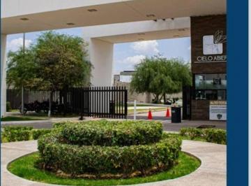 Casa de 3 habitaciones, San Luis Potosí · Casa en Venta Los Lagos en Privada con Acceso Controlado /ameniades, Zona Industrial