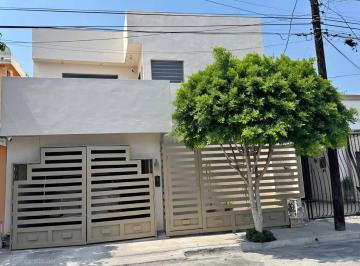 Casa · 244m² · 4 Recámaras · 1 Estacionamiento · Casa en Valle de Las Puentes