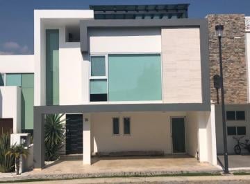 CASA EN VENTA EN LOMAS DE ANGELOPOLIS · Casa en Venta en Lomas de Angelopolis