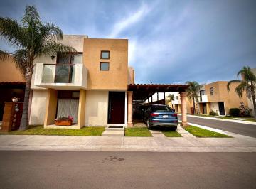Casa de 3 habitaciones, Corregidora · Casa en Venta en Puerta Real II en Esquina
