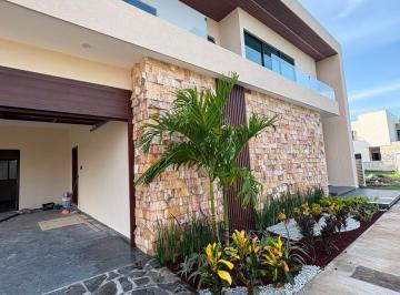 Casa · 360m² · 4 Recámaras · Casa - Fraccionamiento Río del Dorado