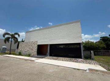 Casa · 330m² · 4 Recámaras · Casa - Fraccionamiento Río del Dorado