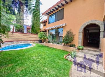 Casa · 354m² · 3 Recámaras · Casa en Venta en Cuernavaca, Fraccionamiento Reforma, Alberca, Vigilancia