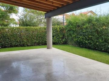 Casa en condominio · 350m² · 3 Recámaras · 2 Estacionamientos · Casa en Renta Lomas del Campanario I, Privada Cerrada con Amenidades