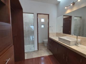 Casa en condominio · 350m² · 3 Recámaras · 2 Estacionamientos · Casa en Renta Lomas del Campanario I, Privada Cerrada con Amenidades