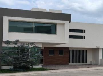 Casa · 203m² · 4 Recámaras · 2 Estacionamientos · Casa en Venta en Fraccionamientotres Marías