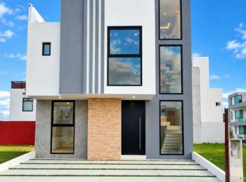 Casa 120m² Venta San Antonio · Casa en E - Sur Residencial, Pachuca! 4 Recámaras | Recámara en Planta Baja | Roof Garden con Asador