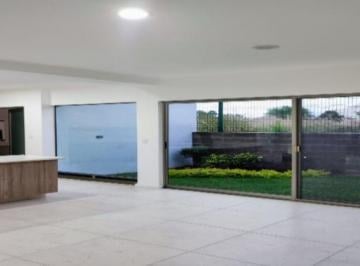 Casa · 218m² · 4 Recámaras · 2 Estacionamientos · Casa en Venta en Circuito Loma Alta Fraccionamiento Tres Marías