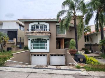 Casa en condominio de 5 habitaciones, Zapopan · Residencia en Venta Fracc Puerta de Hierro Zapopan