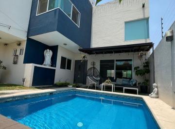 Casa de 3 habitaciones, Cuernavaca · Venta de Casa en Cuernavaca, Morelos, Dentro de Privada, en La Col. Lomas Tzompantle con Alberca