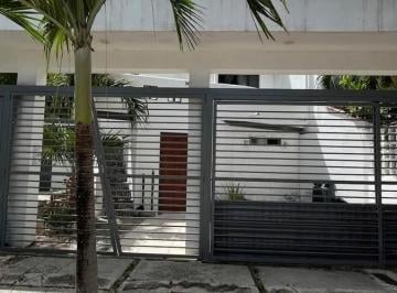 Casa en condominio · 3 Recámaras · 2 Estacionamientos · Casa Amueblada en Renta en Cancún Sm 45 con 3 Recámaras y Alberca