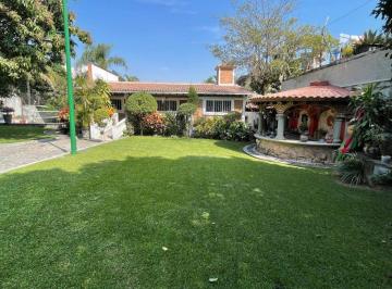 Casa de 3 habitaciones, Temixco · Casa en Venta de un Nivel, en Temixco, Morelos, con Alberca y Jacuzzi, con un Amplio Jardin