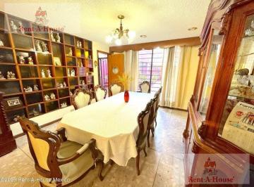 Casa · 203m² · 4 Recámaras · 7 Estacionamientos · Casa en Venta en Claveria Rg 24 - 2053.