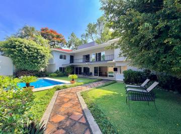 Casa de 4 habitaciones, Cuernavaca · Venta Amplia E Impecable Casa en Acapatzingo en Privada con Portón Eléctrico