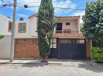 Casa · 154m² · 4 Recámaras · 1 Estacionamiento · Casa en Venta en La Pradera - (4)