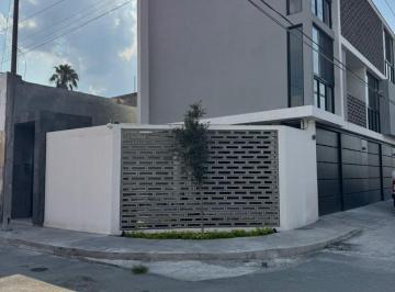 Casa · 323m² · 2 Recámaras · 2 Estacionamientos · Propiedad de 3 Townhouse en Apodaca Centro - (4)
