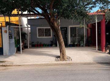 Casa · 2 Recámaras · 2 Estacionamientos · Casa - Los Nogales