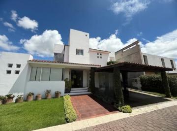 Casa · 290m² · 3 Recámaras · 5 Estacionamientos · Casa en Venta en El Mesón, Calimaya