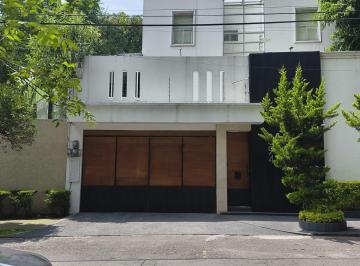 Casa · 375m² · 3 Recámaras · 6 Estacionamientos · Renta en Casa de Las Lomas de Chapultepec - I Sección