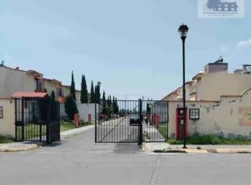 Casa · 67m² · 3 Recámaras · 2 Estacionamientos · Casa en Venta en Hacienda Las Trojes: Excelente Ubicación en La Entrada de Temoaya