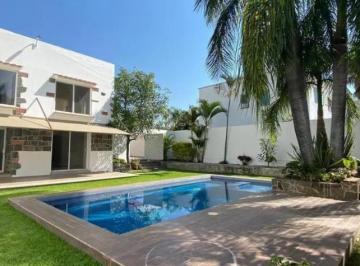 Casa de 3 habitaciones, Cuernavaca · Casa en Renta en El Fraccionamiento El Mascareño Cuernavaca Vista Hermosa. Zona Dorada