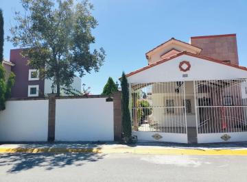Casa · 320m² · 3 Recámaras · 2 Estacionamientos · Casa con Alberca en Venta en Hacienda Las Flores, en Cienega de Flores