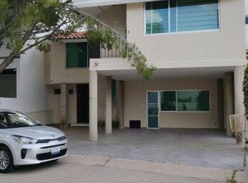 Casa · 300m² · 3 Recámaras · 3 Estacionamientos · Casa en Renta Lomas Gran Jardín