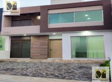 Casa · 202m² · 4 Recámaras · 2 Estacionamientos · Casa en Venta en Loma Alta Fraccionamiento Tres Marías